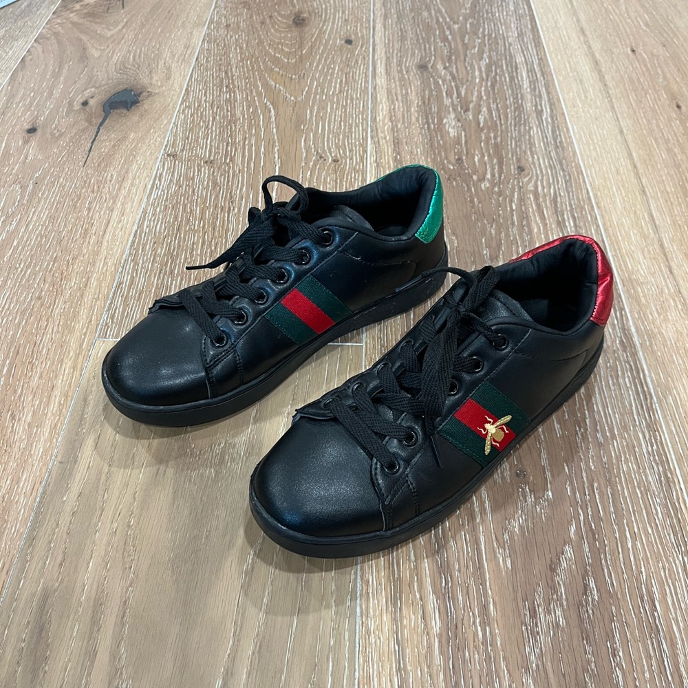 Gucci Mens Black Sneakers with Red and Green Accents